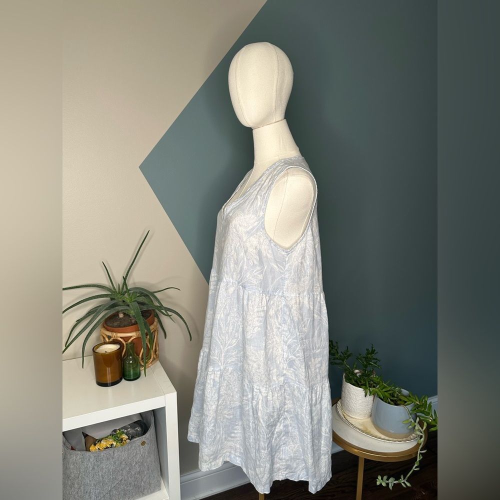 Tahari Linen Tiered Mini Dress Blue White Botanical Print Sleeveless V-Neck Med - Picture 3 of 11